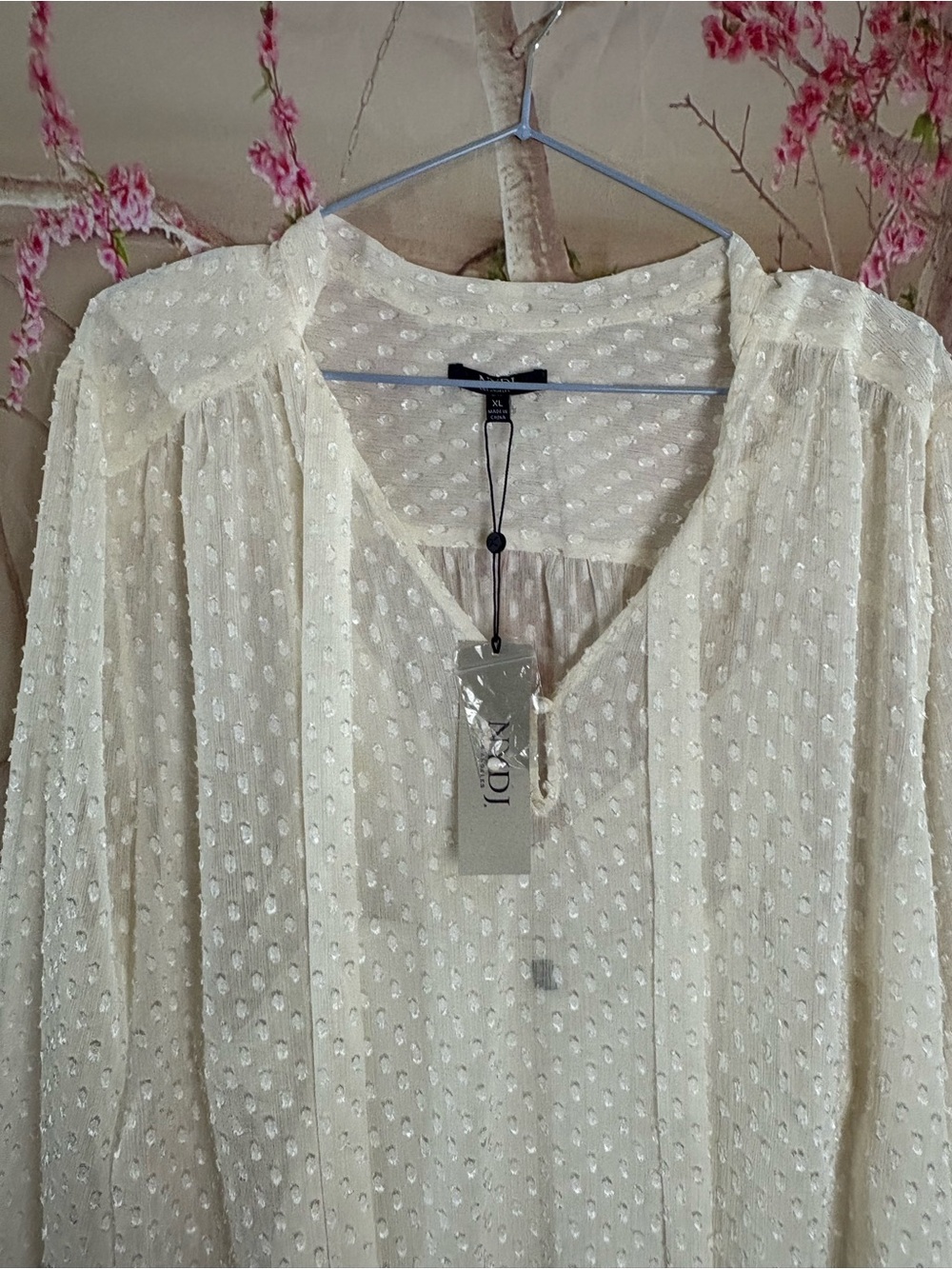 NEW NYDJ Cream Crinkle Clip Swiss Dot V-Neck Peasant Blouse - Picture 3 of 11